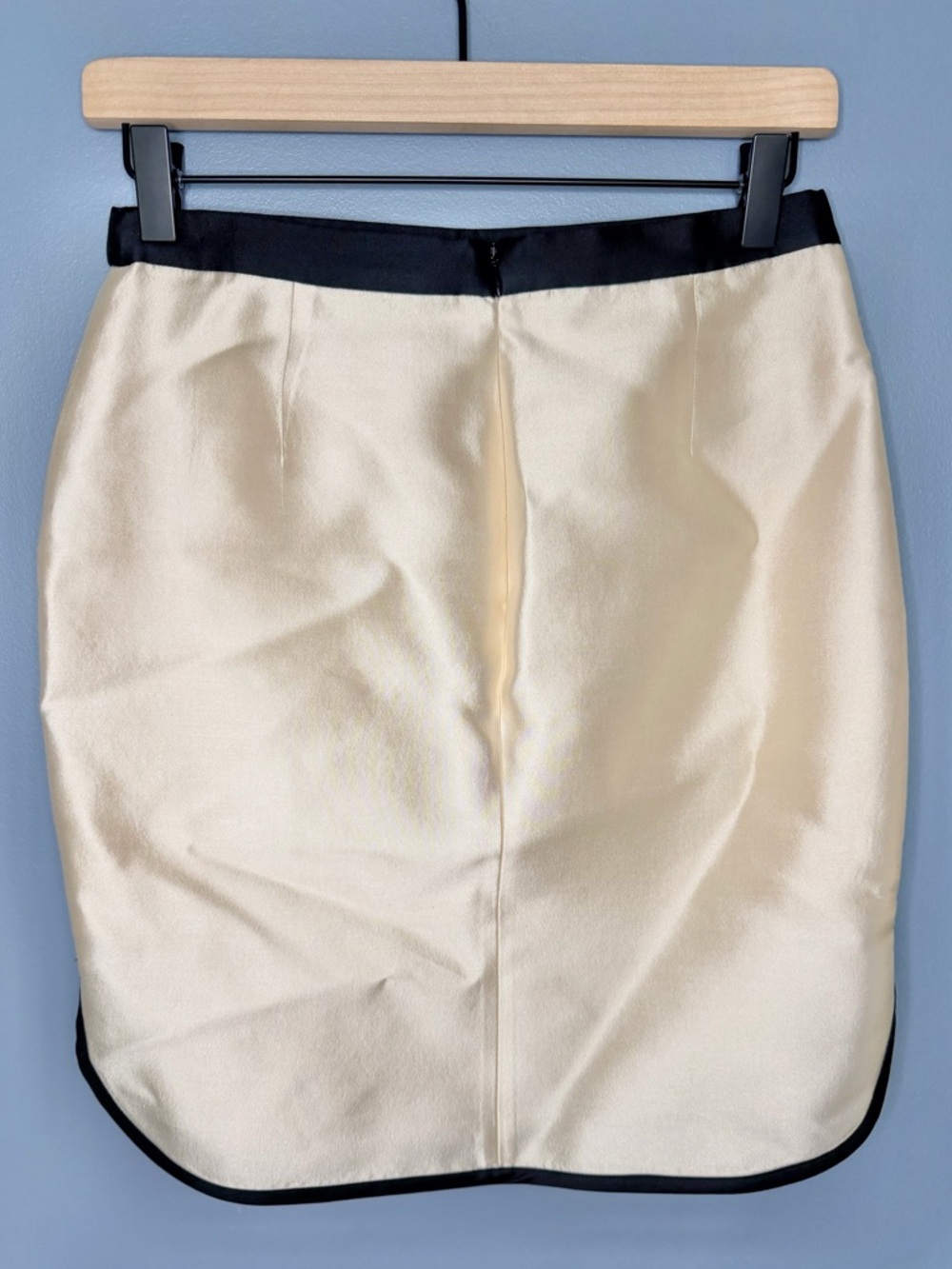 J. Crew Silk/Wool Blend Tuxedo Pencil Skirt Workwear Minimalist | Size 2P - Picture 2 of 4
